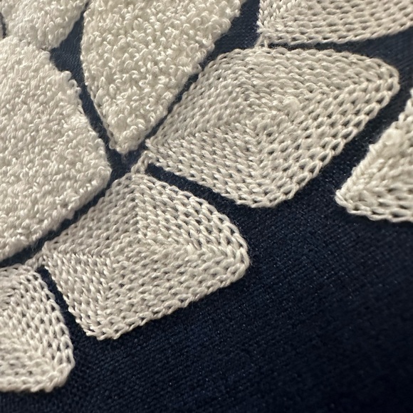 NEW - Embroidered Sea Turtle Ocean Life Beachy Statement Throw Pillow Slip Cover - Picture 2 of 3